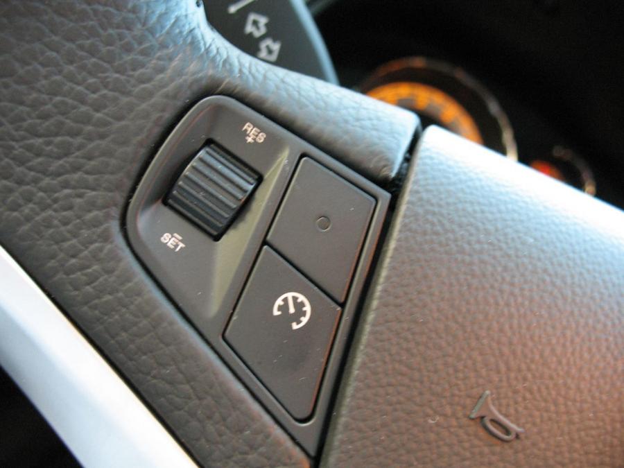 Детали интерьера Saturn Vue Red Line 2008 года  (фото 42 из 48)